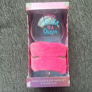 PARIS HILTON WINE GLASS & EYE MASK SET